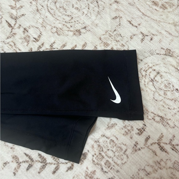 Nike Pro Dri-Fit Capri Leggings - Picture 2 of 4